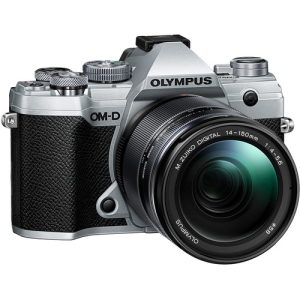 Olympus OM-D E-M5 Mark III Silver + M.ZUIKO DIGITAL ED 14‑150mm F/4‑5.6 II - Garanzia Polyphoto 2 Anni