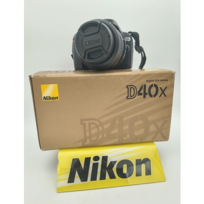 Nikon D40x + Nikkor AF-S 18-55mm f/3.5-5.6G VR (Scatti 30.952) USATO