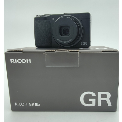 RICOH GR IIIx (Scatti 1.179) USATO
