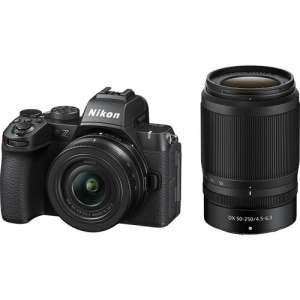 Nikon Z50 II + Z DX 16-50mm f/3.5-6.3 VR + Z DX 50-250mm f/4.5-6.3 VR + LEXAR SDXC 128GB 1066X - GARANZIA NITAL 4 ANNI - "SCONTO CASSA NIKON € 150,00"