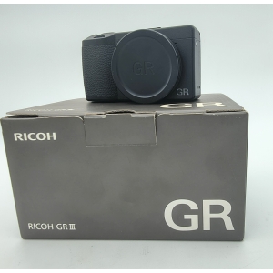 RICOH GR III (Scatti 4.779) USATO